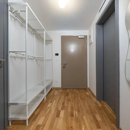Apartmán Skyline View Apartment, Metropolis, Parking & Balcony *