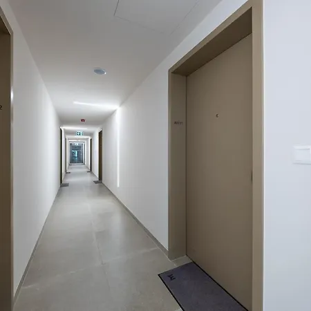 Skyline View Apartment, Metropolis, Parking & Balcony * Bratislava