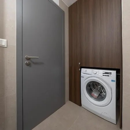 Skyline View Apartment, Metropolis, Parking & Balcony Apartmán Bratislava